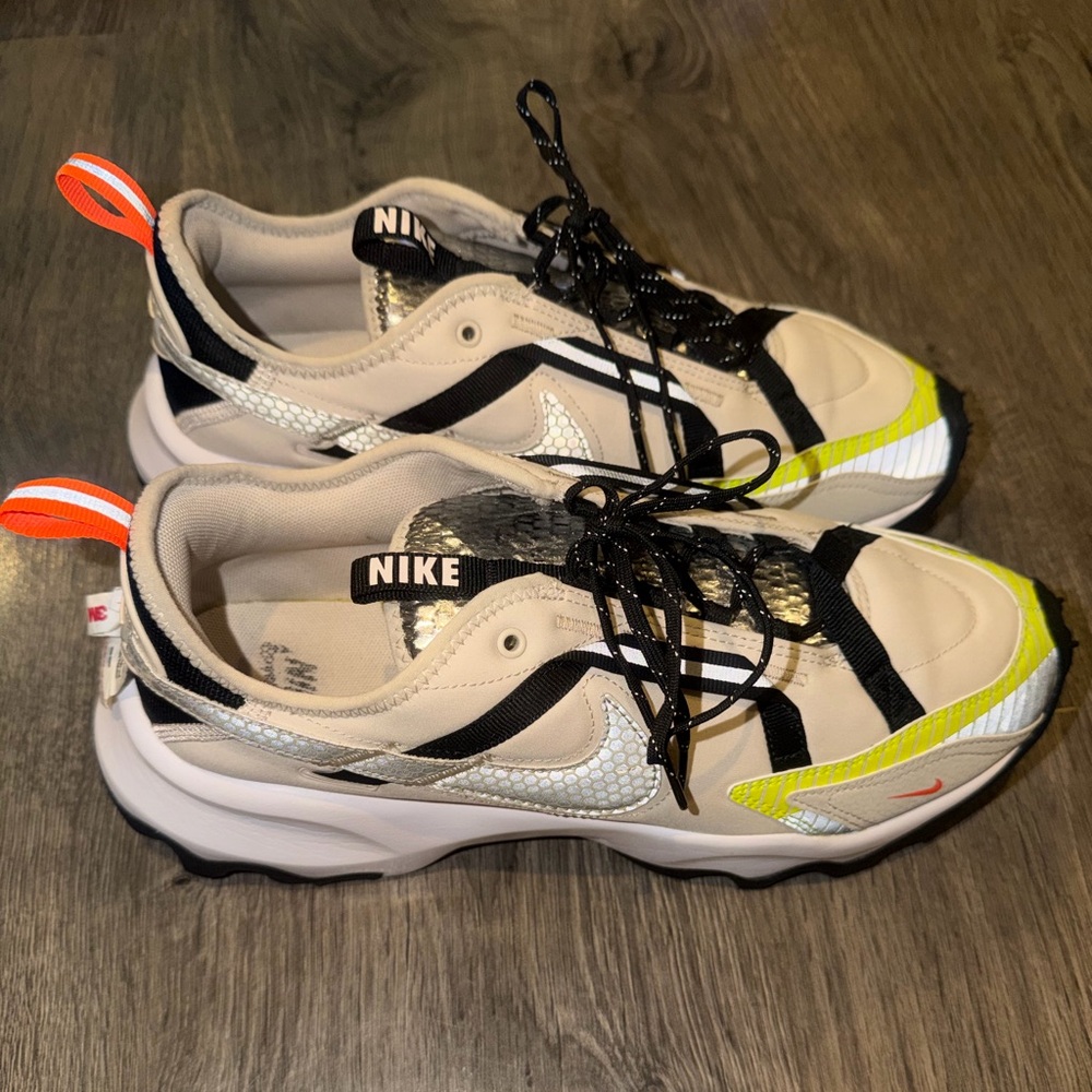 Mens Nike gym/running sneakers